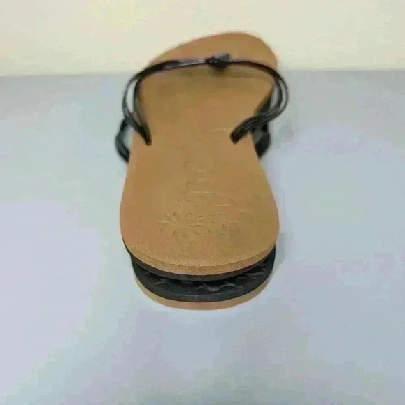 [REEF]• Tan & Black Thong Sandals• {size 8.5}• EXCELLENT CONDITION - Picture 5 of 5